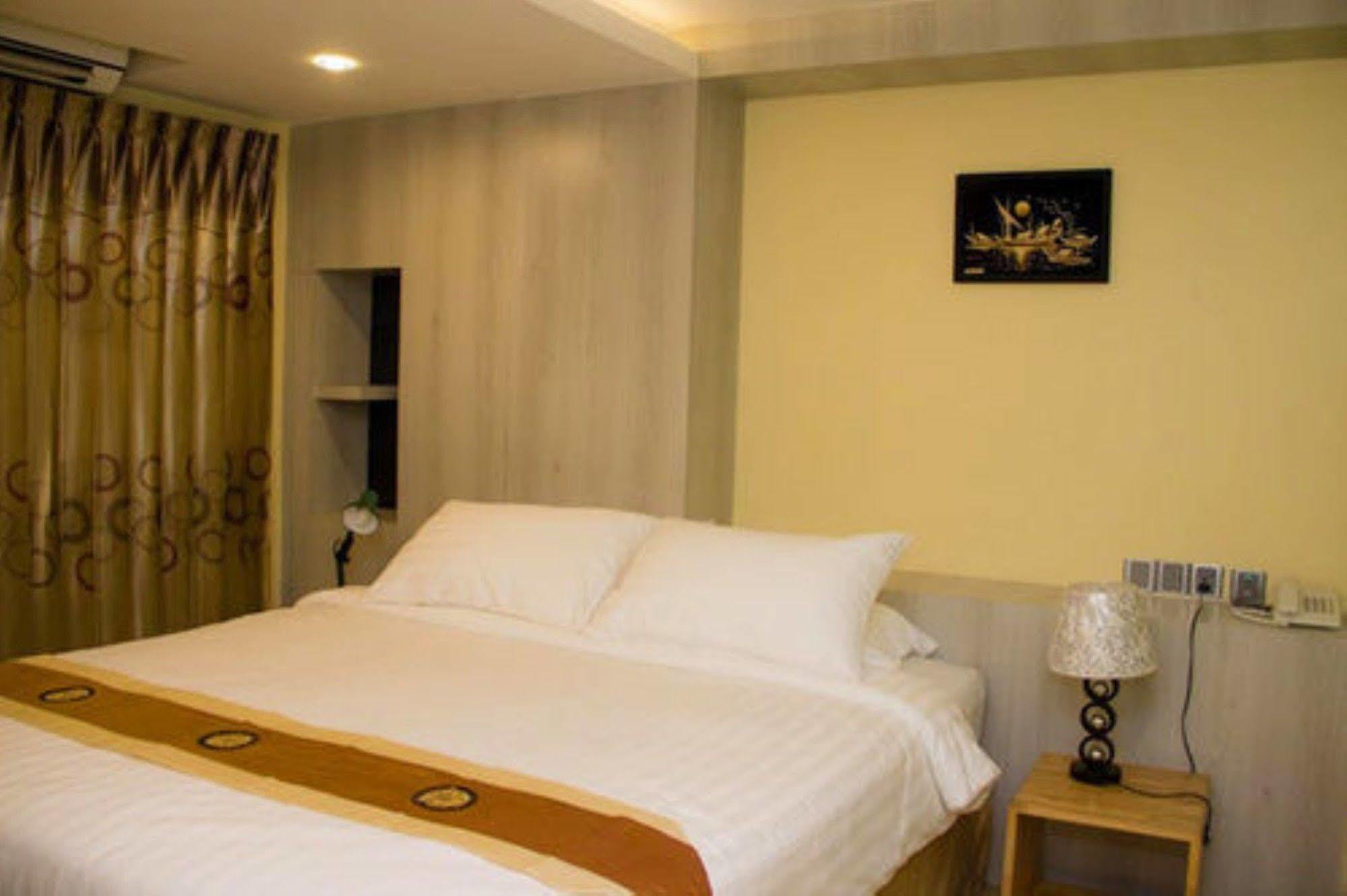 Hotel Mila Noa Янгон Экстерьер фото